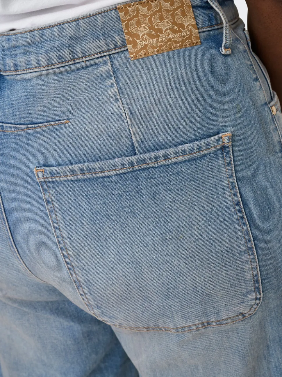 CARFRANKIE Høy midje Barrel-passform Ankellengde Jeans