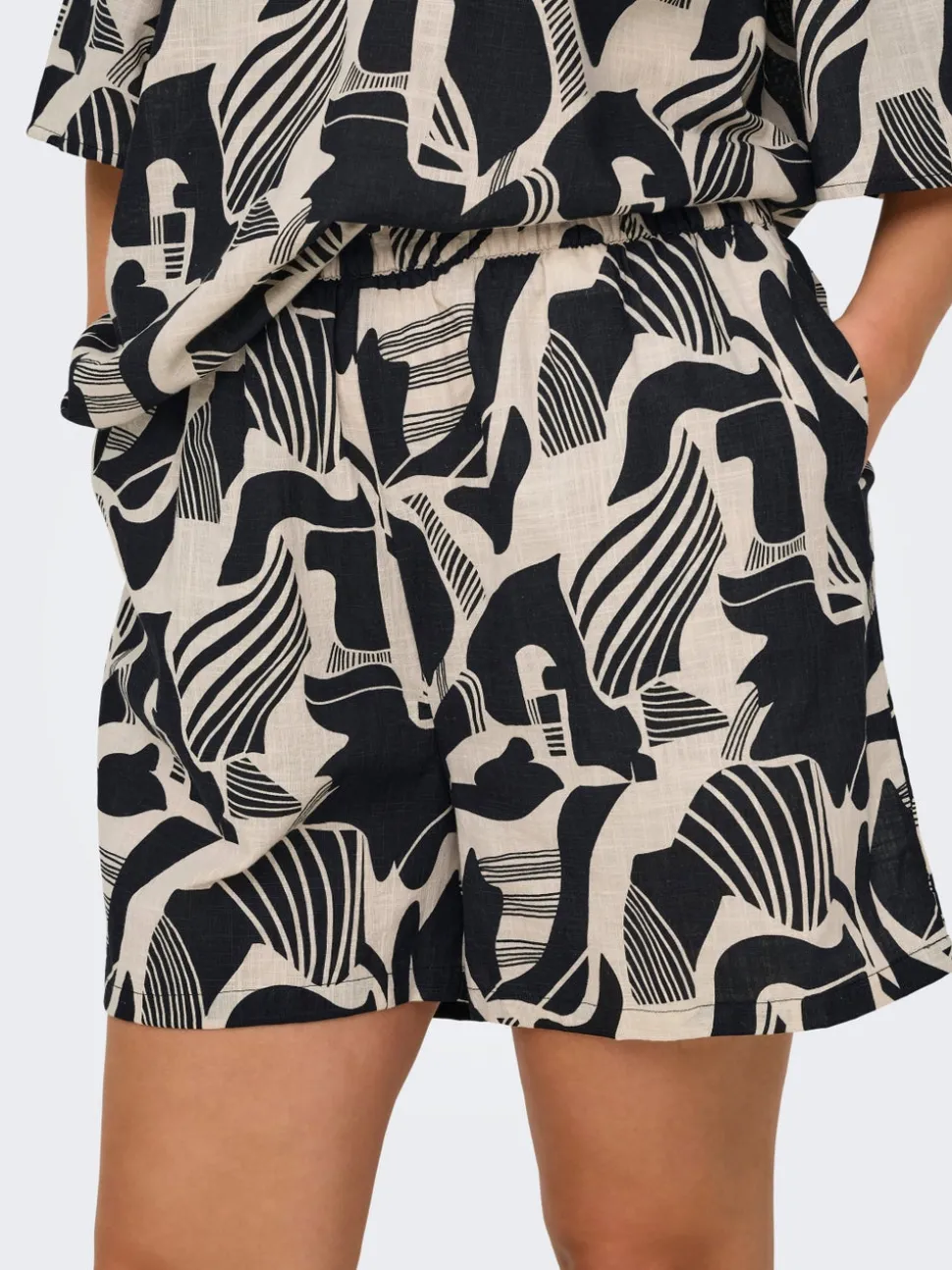 CARMALUSI Regular Fit Shorts