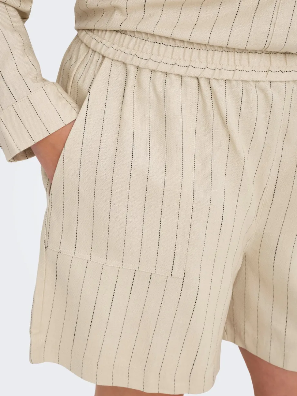 CARMONICA Middels høy midje Loose fit Chinoshorts