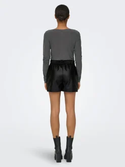 JDYALAIA Middels høy midje Regular Fit Shorts i kunstskinn