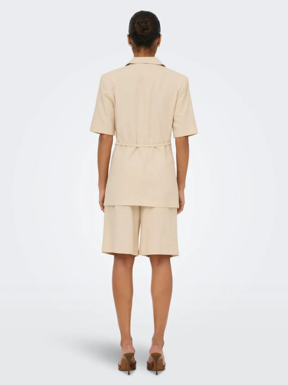 JDYNAOMI Middels høy midje Loose fit Lin Bermudashorts