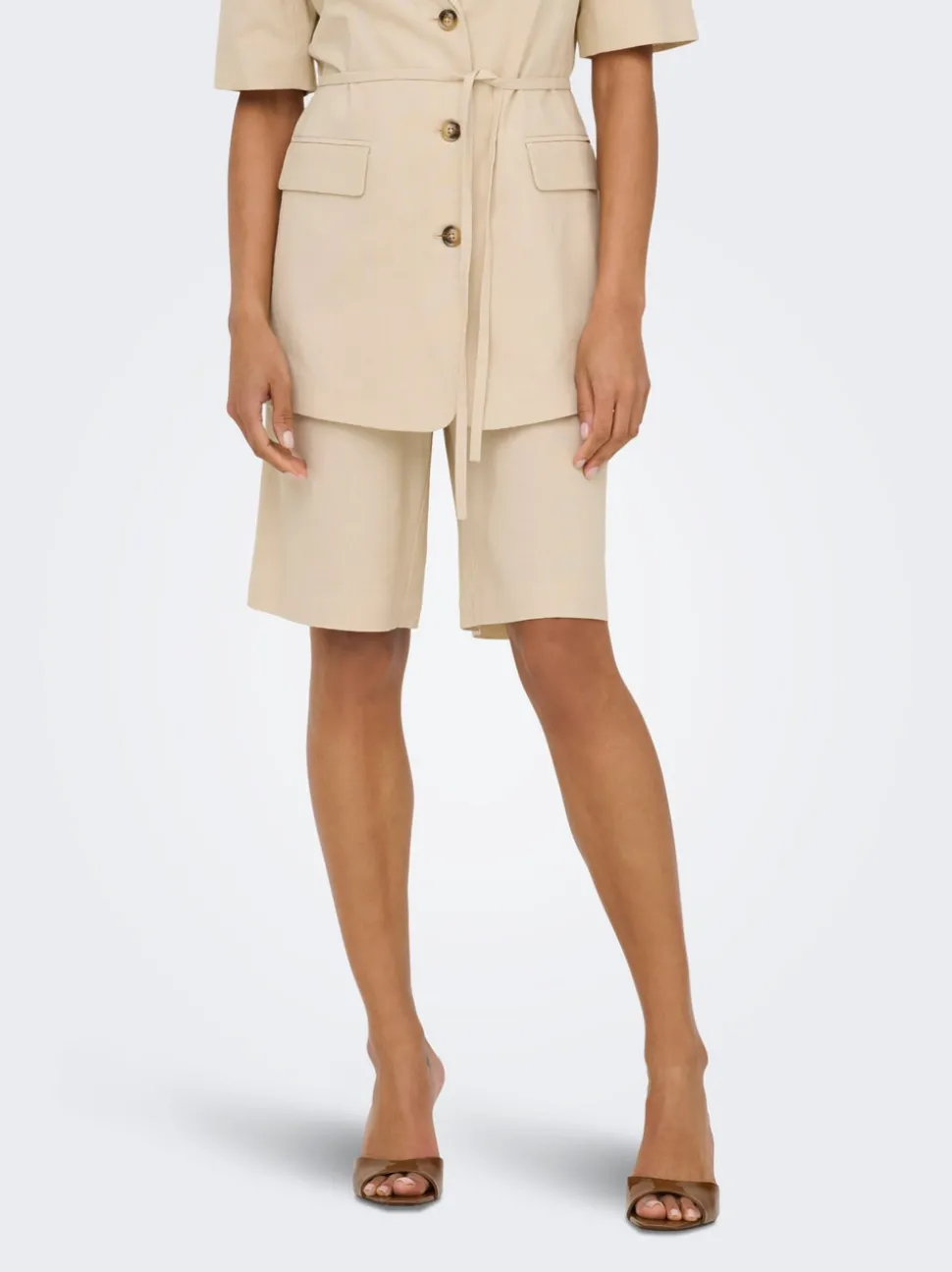 JDYNAOMI Middels høy midje Loose fit Lin Bermudashorts