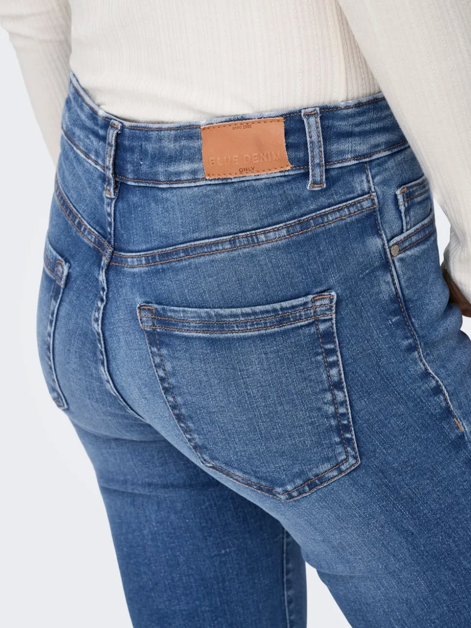 ONLBLUSH Middels høy midje Retro Flared Fit Jeans