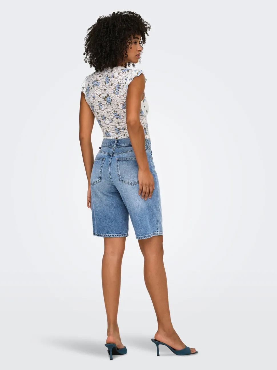 ONLELLA Middels høy midje Regular Fit Denimshorts