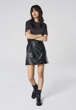ONLHEIDI Middels høy midje Regular Fit Shorts i kunstskinn