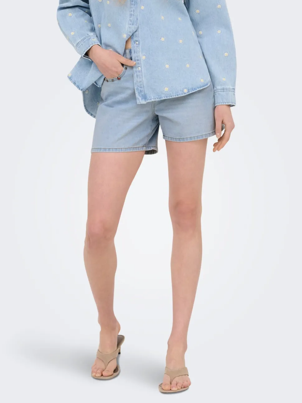 ONLPHINE Middels høy midje Regular Fit Denimshorts