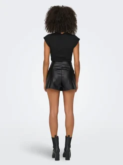 ONLTRICIA Middels høy midje Baggy Fit Shorts i kunstskinn